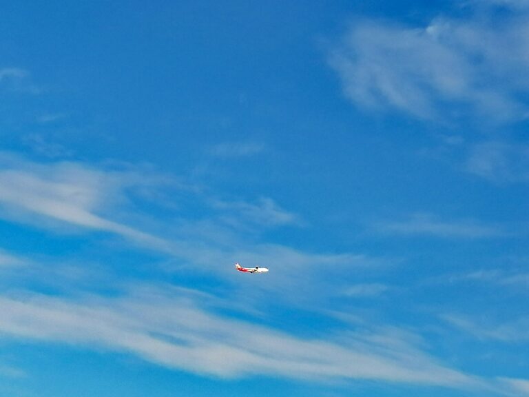 Parang tayo pero hindi