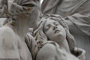 “Ibulong nalang sa hangin”